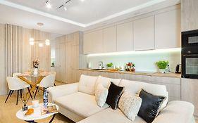 Lumina Premium Apartments With Parking Manufactura